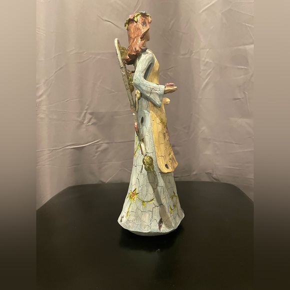 Tii Collection Resin Woodland style Angel with Basket of Flowers. Like New. - Picture 2 of 4